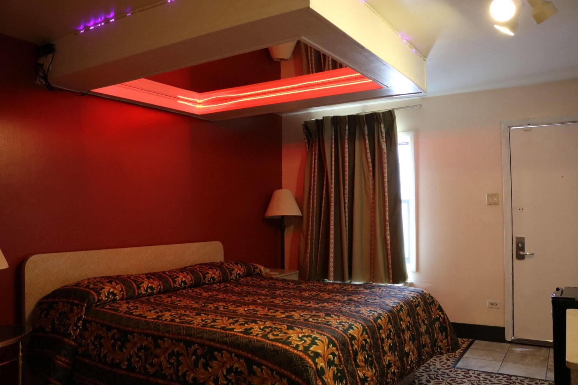 Miami Inn & Suites Оук-Лон Экстерьер фото